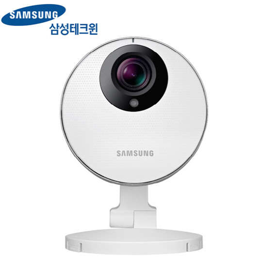 주요 유통업체에서 과거 사명인 삼성테크윈 이름을 달고 판매되고 있는 한화테크윈의 IP 카메라 제품.